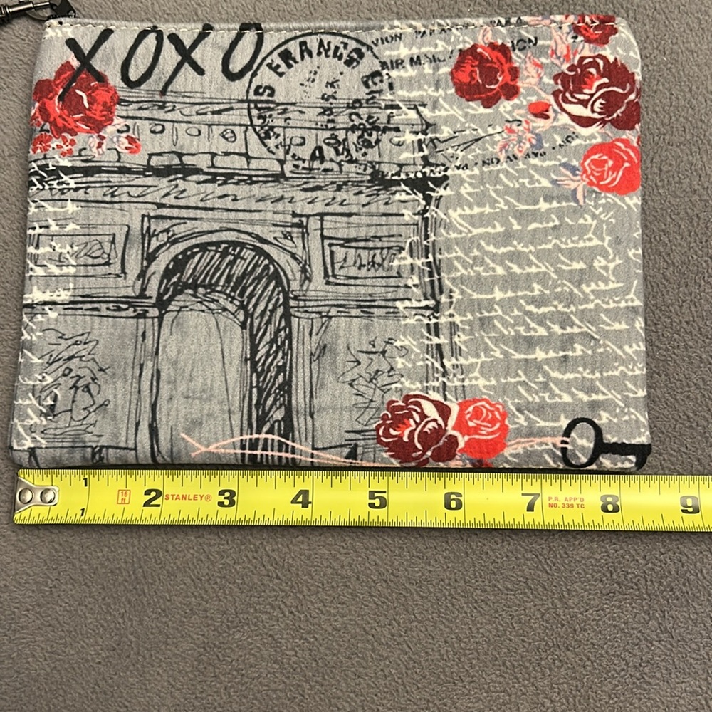 Zippered Wristlet - XOXO France and Roses . NWOT - Picture 6 of 7